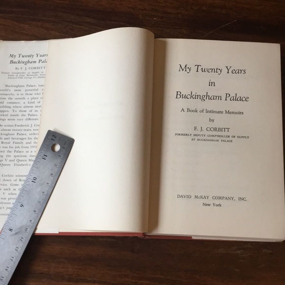 Vintage Book My Twenty Years in Buckingham Palace FJ F.J. Corbitt Hardcover 1956 - Picture 8 of 16